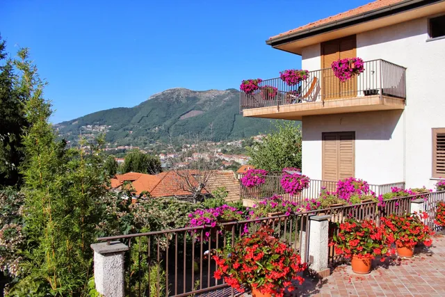 Agriturismo Nonno Tobia - Trekking Costiera Amalfitana, Agriturismo con laghetto balneabile