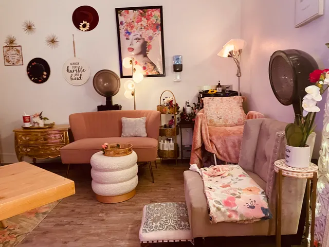 She Chic Salon Hair Studio