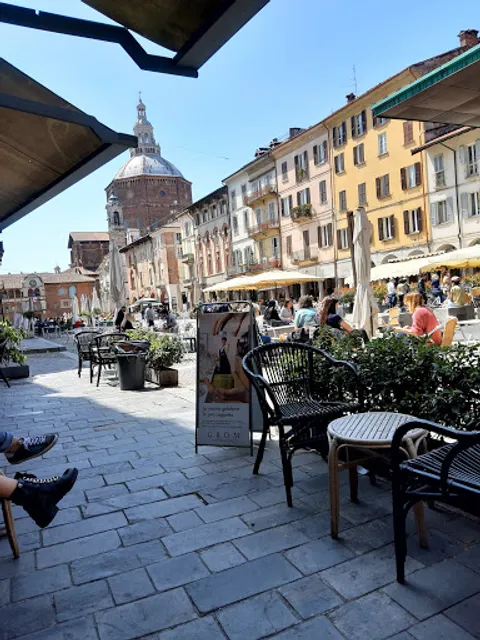 Victoria - Coffee Lounge Restaurant Shop Pavia