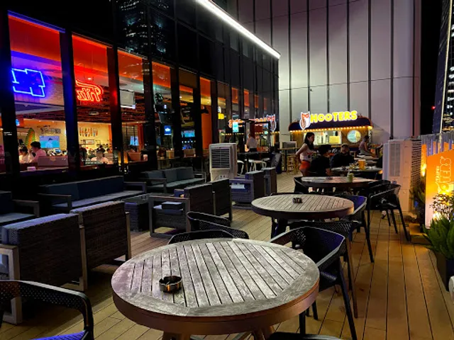 HOOTERS Xinyi Branch