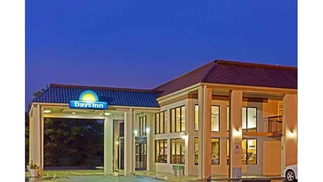 Days Inn by Wyndham Clinton