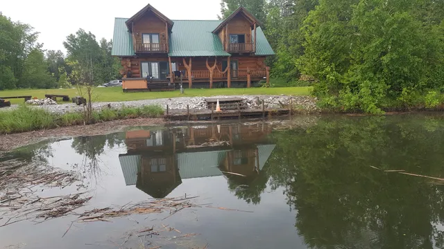 Papins Resort- Big Pine Lodge