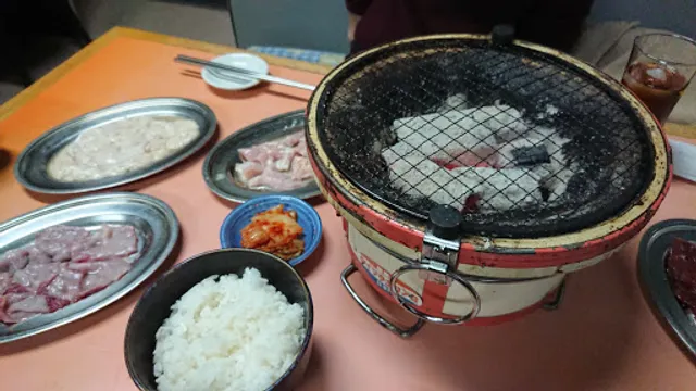 炭火焼肉末富