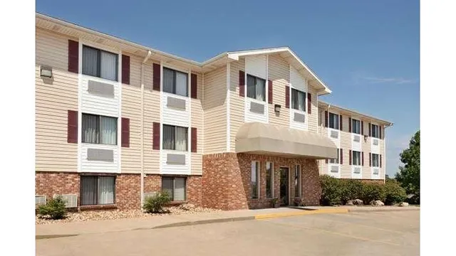 Travelodge by Wyndham Jefferson City