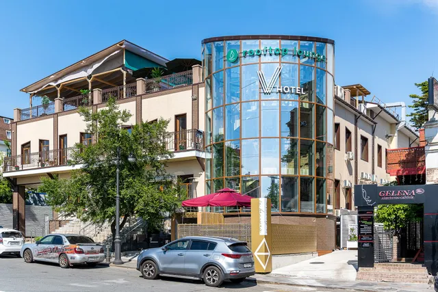 V Hotel&Rooftop lounge