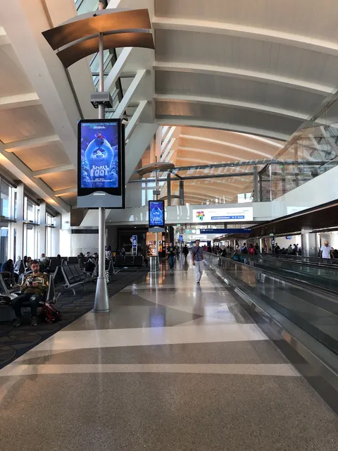 LAX Terminal B Lower Level FlyAway Stop