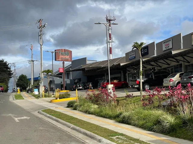 Centro Comercial Altos de Sabanilla