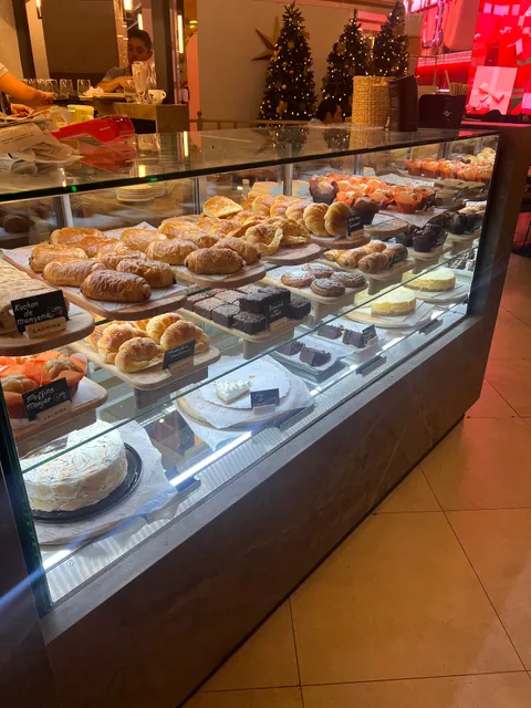 Laurina Café Bistro