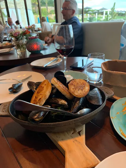 Whale Restaurant Vila Vita