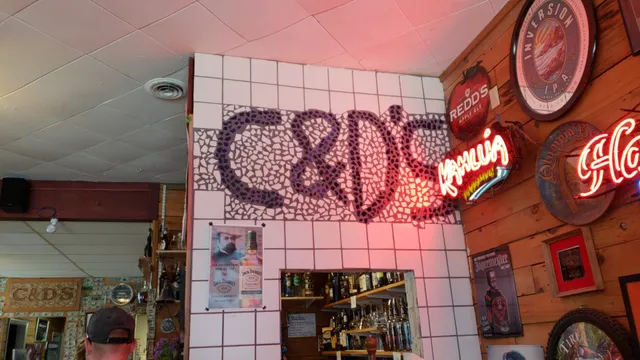 C & D's Tekoa Bar & Grill