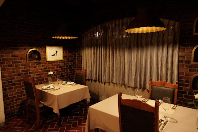 Restaurant TSUJI (レストラン ツジ)