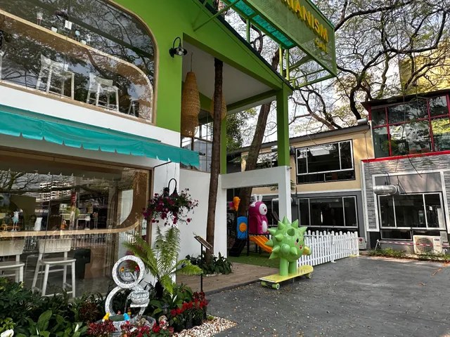 Durianism Cafe’ Phra Singh Chiang Mai ทุเรียนคาเฟ่พร้อมเสิร์ฟ 365 วัน