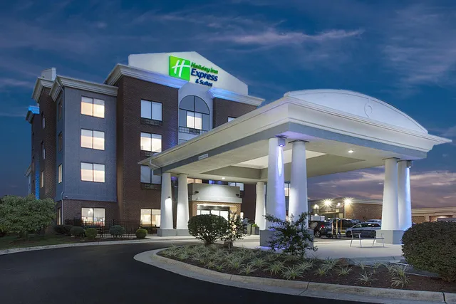 Holiday Inn Express & Suites Culpeper by IHG