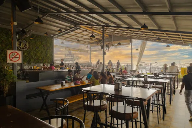 Barrys Sky Lounge - Bar & Kitchen