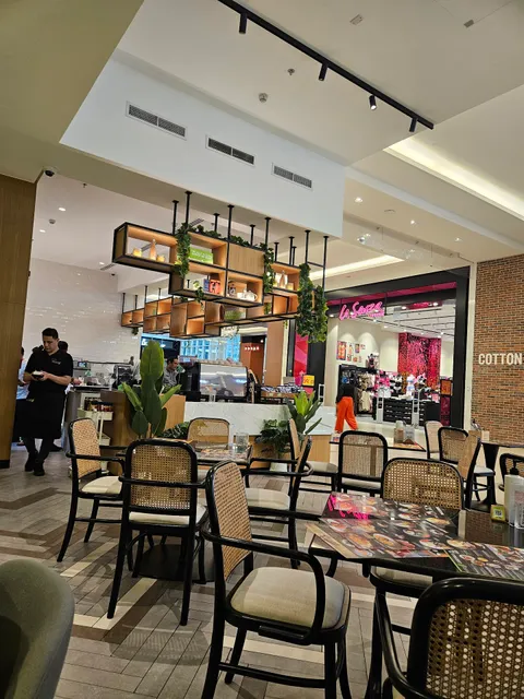 Maxzi The Good Food Shop - Circle Mall