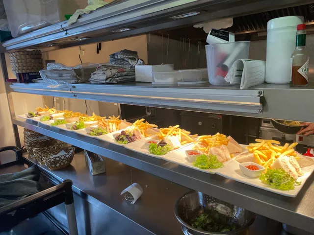 Noah's Bar and Restaurant