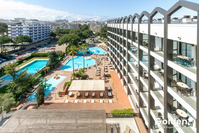 Golden Avenida Family Suites