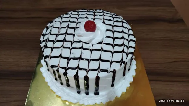 Raj cake and pastries