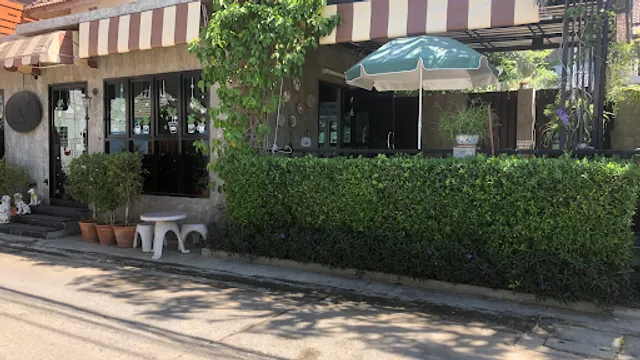 Le Arte (crafts & Cafe)