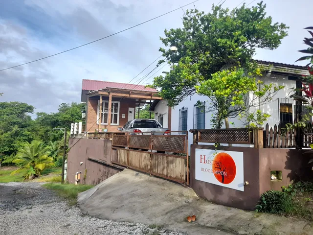 Hostal Blood Moon