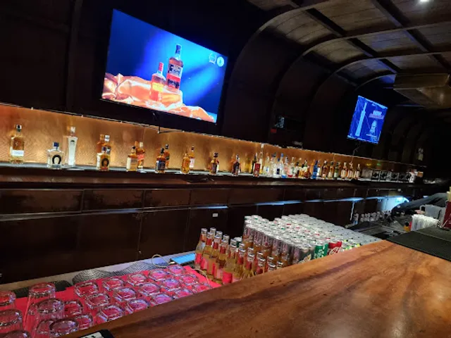 HW Helen's Night Mart Bandung