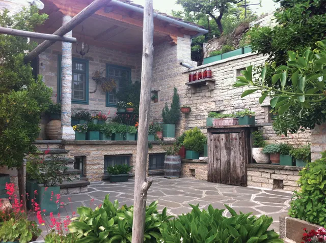 Guest House Thoukididis - Restaurant Thoukididis - Γιάννα παπαγεωργιου