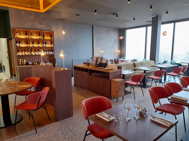 LA TABLE DU BAS A DARDILLY