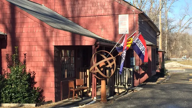 Lee's Antique Center