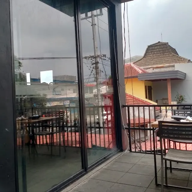 Ayam Goreng Nelongso - Tlogomas