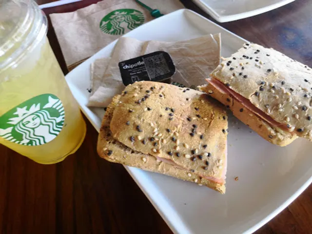 Starbucks Real del Castillo DT