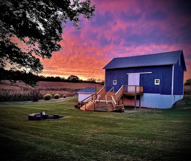 Inn Between the Lakes