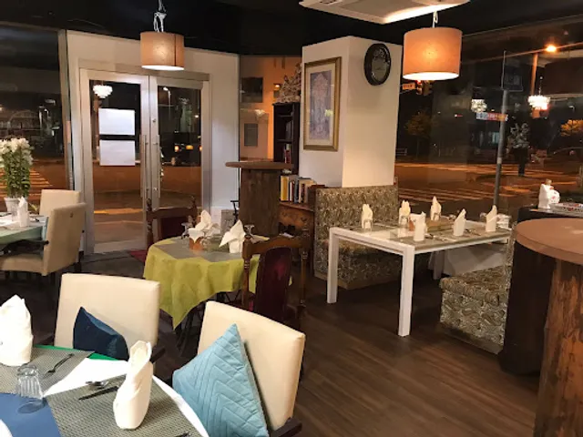 Thee Tiffin（ディー・ティフィン）