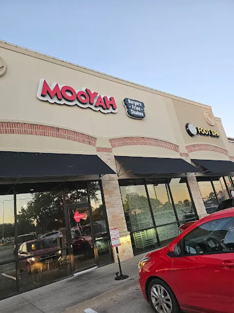 MOOYAH Burgers, Fries & Shakes