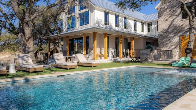 Sleepy Oaks Farmhouse LBJ - Vacation Rental