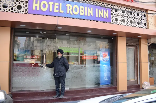 HOTEL ROBIN INN