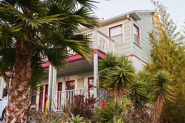 Hollywood Hills Suites-Your Home Away From Home