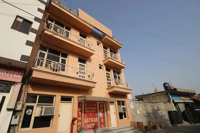 OYO 41059 Hotel Satkar