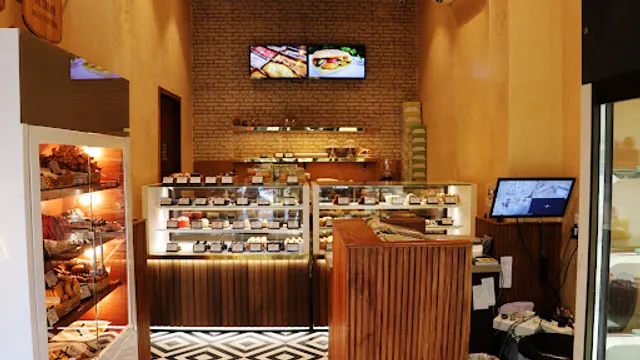 LOYANS Bakery & Confectionery