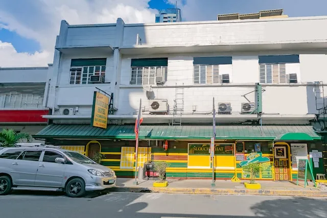 OYO 722 Slouch Hat Inn