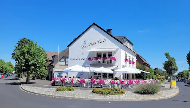 Le Petit Café