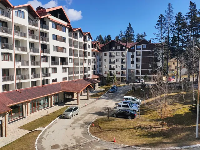 Апартаментен комплекс „Боровец Гардънс“