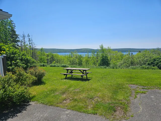 McIntyre's Housekeeping Cottages & Cameron House