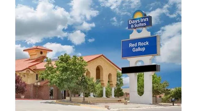 Days Inn & Suites by Wyndham Red Rock-Gallup