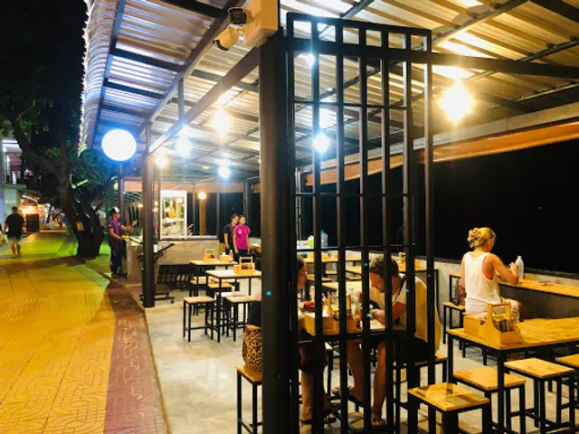 ร้านเตี๋ยว Rhantiew By Chukit