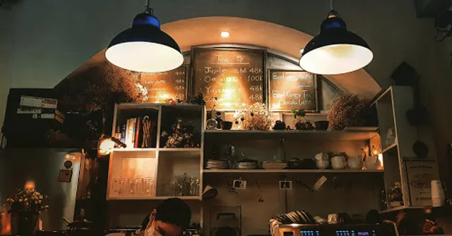 Tokyo Moon Cafe Noir