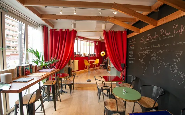 Le Danube Palace Café