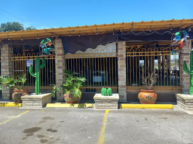 Mi Tierra Cafe Bar and Grill