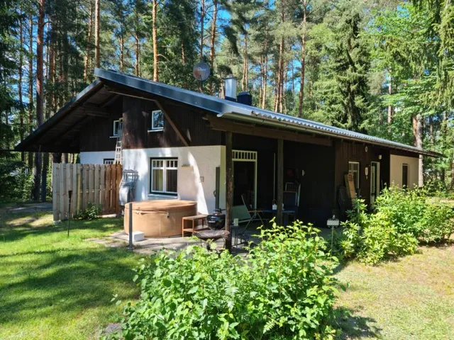 Haus am See mit Aussen Whirlpool