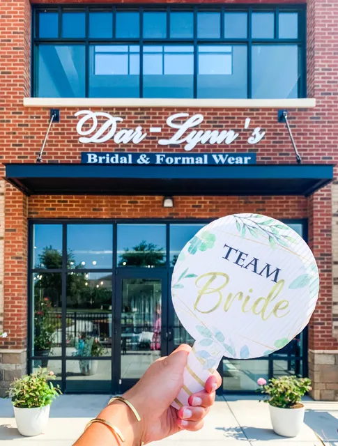 Dar-Lynn's Bridal & Formal Wear