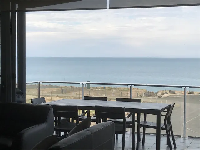 Penneshaw Oceanview Apartments (No 34 Howard)
